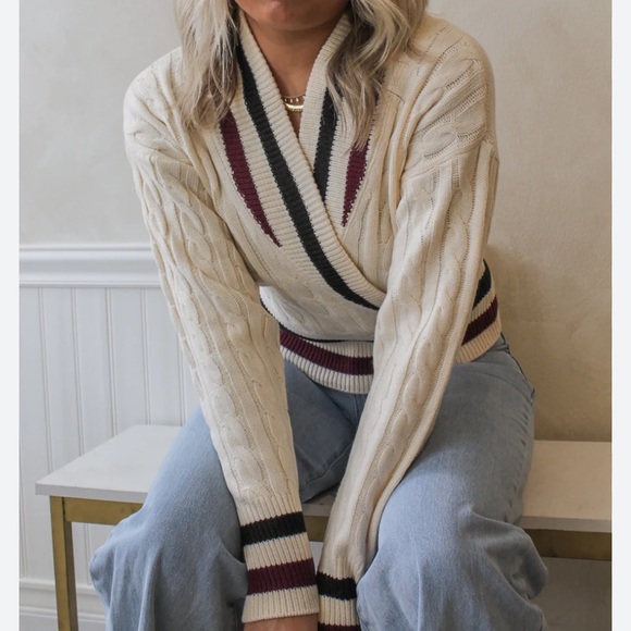 New Steve Madden V-Neck Sweater in Cream with Black and Burgundy Stripes size M - Picture 9 of 11